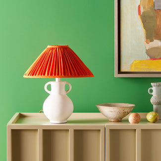 Gwyn table lamp in Gesso white