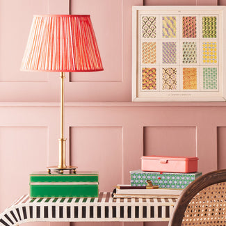 Regular Pod table lamp in antique brass